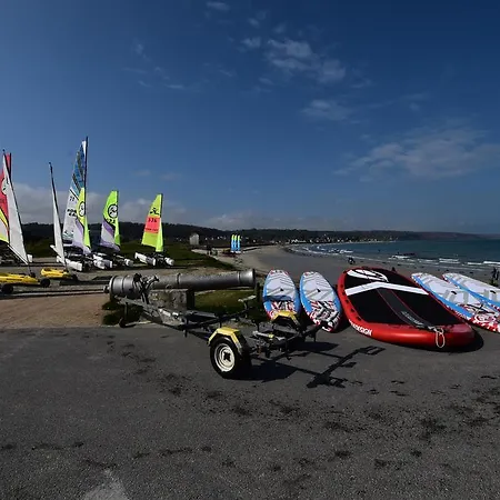 De La Plage Et Du Pole Nautique *